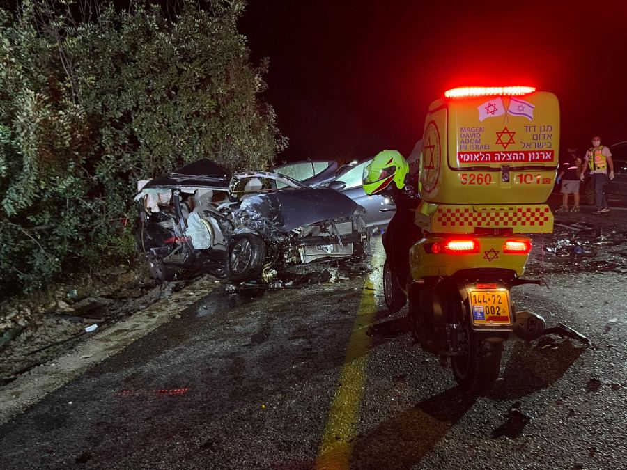 مصرع شخص واصابة شخصين بجراح خطيرة بحادث قر نهاريا